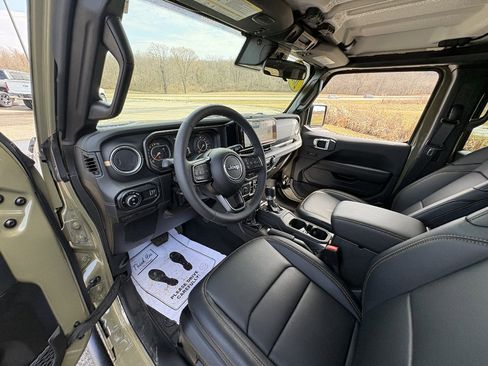 Used 2025 Jeep Gladiator Sport image 31