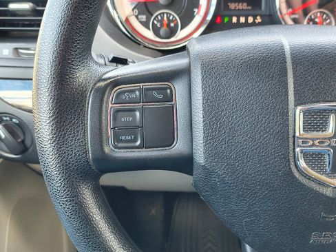 Used 2018 Dodge Grand Caravan SE w/ UConnect Hands-Free Group image 19