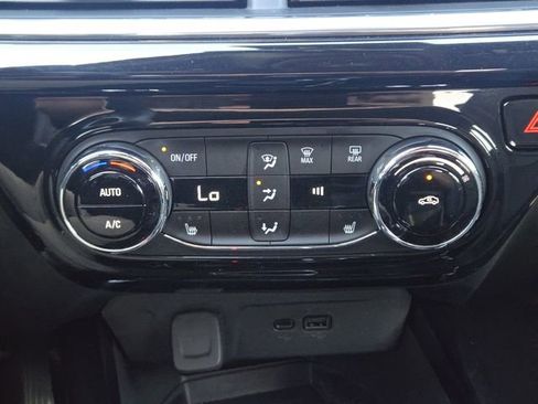 Used 2025 Chevrolet Trax RS w/ Sunroof Package image 20