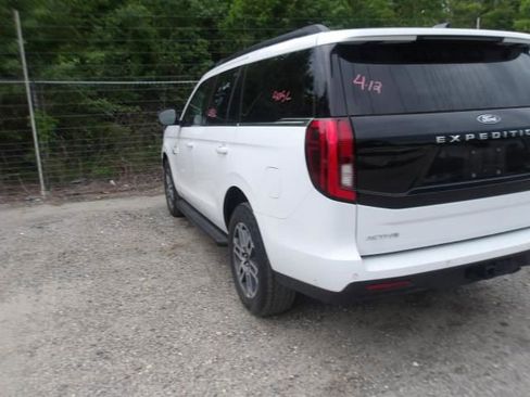 Used 2025 Ford Expedition Active AWD/4WD image 10