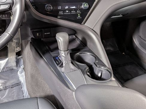 Used 2019 Toyota Camry SE FWD image 15