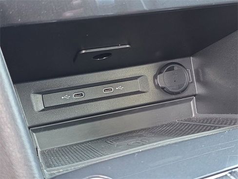 Certified 2024 Volkswagen Tiguan SEL R-Line image 25