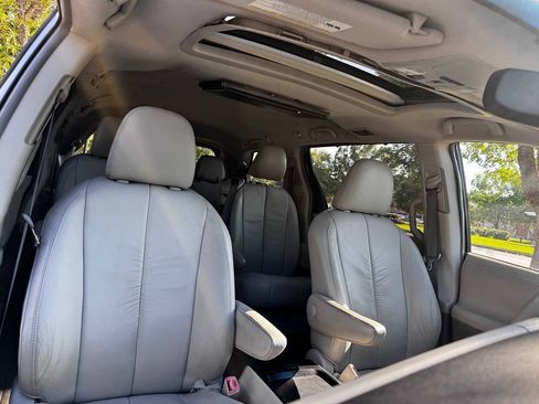 Used 2011 Toyota Sienna XLE FWD image 34