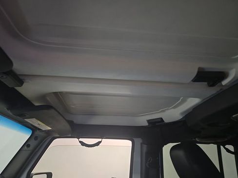 Used 2014 Jeep Wrangler Unlimited Sahara image 22