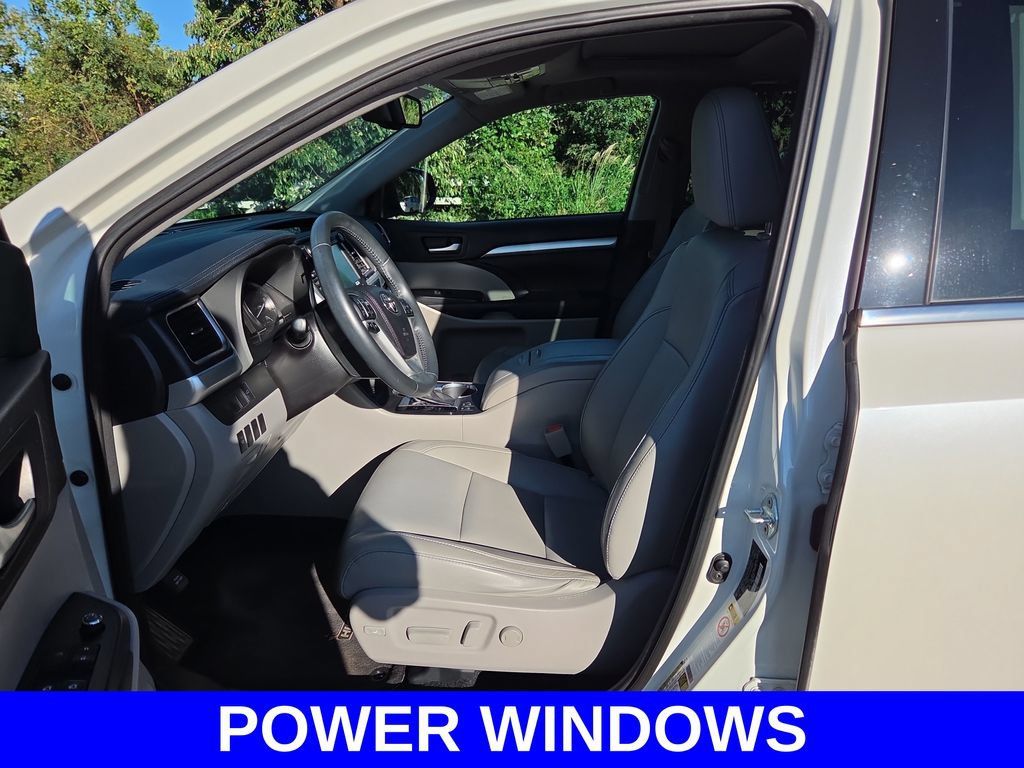 Used 2016 Toyota Highlander XLE AWD/4WD image 15