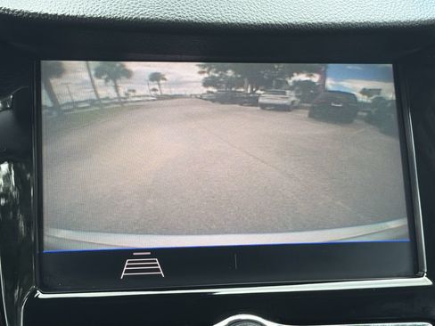Used 2022 Chevrolet Trax LT w/ LT Convenience Package FWD image 21
