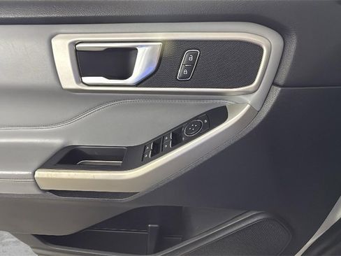 Used 2021 Ford Explorer XLT w/ Equipment Group 202A image 25