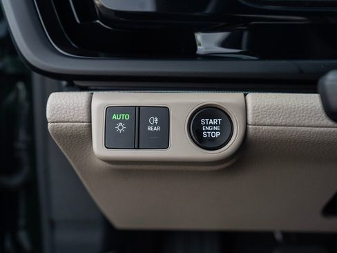 Certified 2025 Porsche Panamera 4 AWD/4WD image 20