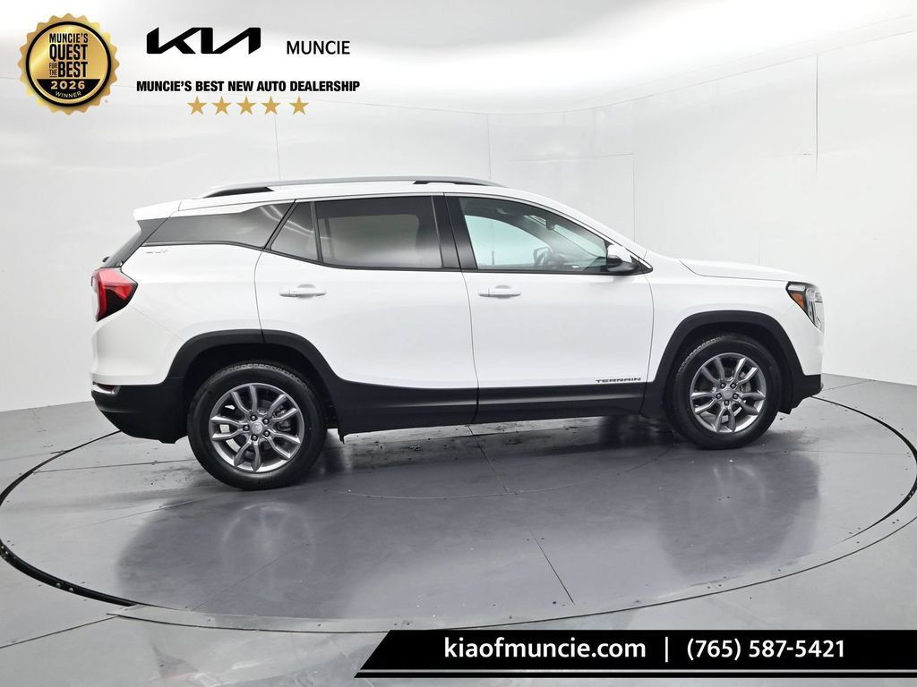 Used 2024 GMC Terrain SLT w/ Infotainment Package II FWD image 8