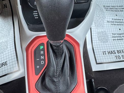 Used 2016 Jeep Renegade Latitude image 17