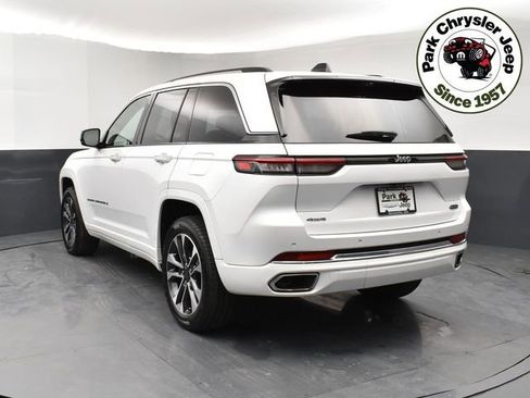 Used 2023 Jeep Grand Cherokee Overland w/ Luxury Tech Group IV AWD/4WD image 4