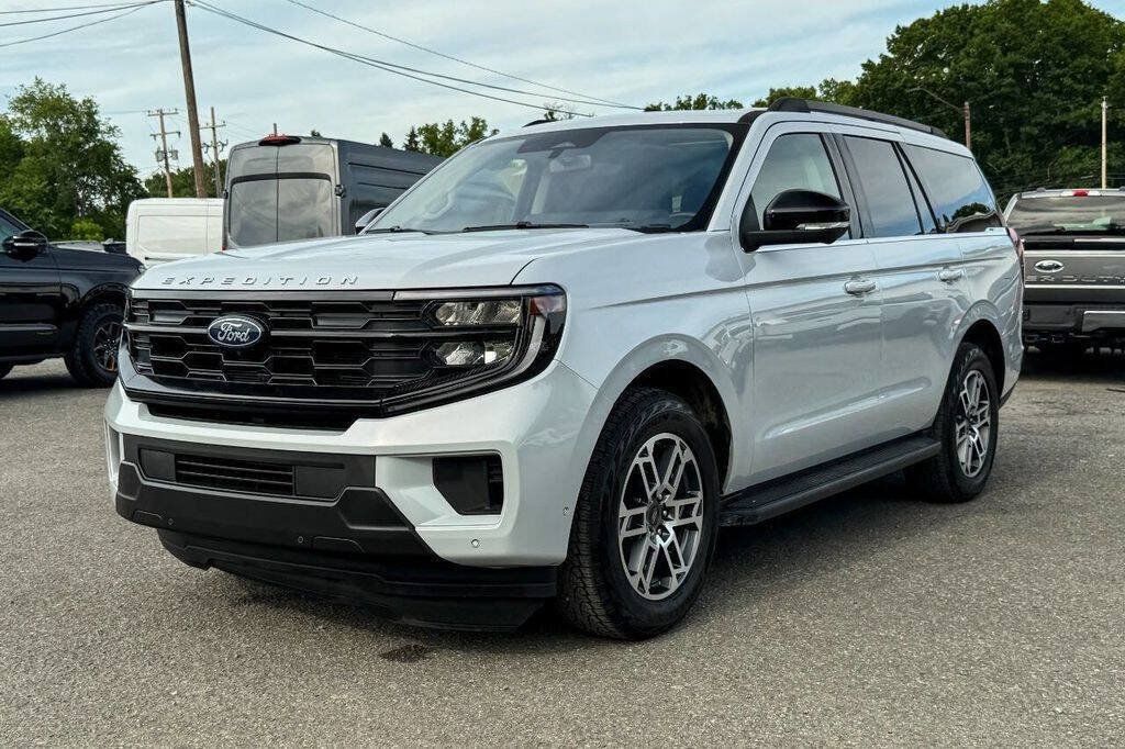 Used 2025 Ford Expedition Active AWD/4WD image 7