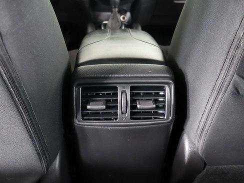 Used 2020 Nissan Rogue Sport S image 41