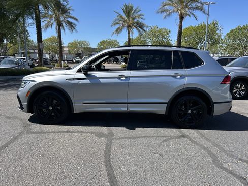 Used 2023 Volkswagen Tiguan SE R-Line FWD image 2
