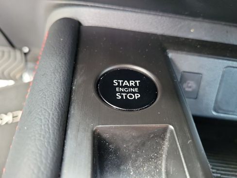 Used 2025 Nissan Kicks SR FWD image 33