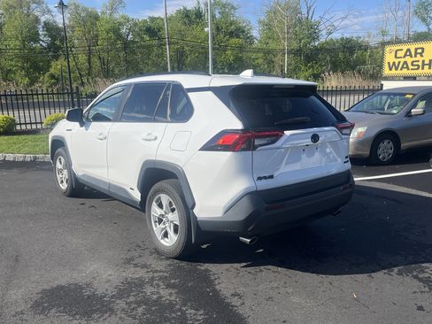 Used 2021 Toyota RAV4 XLE w/ XLE Grade Weather Package AWD/4WD image 4