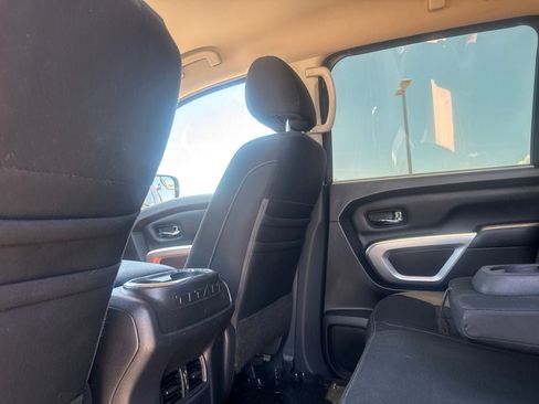 Used 2018 Nissan Titan SV w/ SV Convenience Package RWD image 32