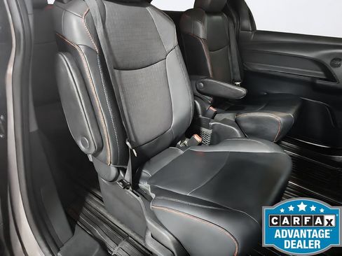 Used 2022 Toyota Sienna XSE FWD image 31