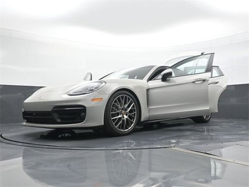 Used 2023 Porsche Panamera 4 Platinum Edition image 31