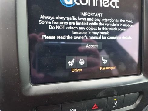 Used 2021 Jeep Cherokee Latitude Lux w/ Comfort/Convenience Group image 18