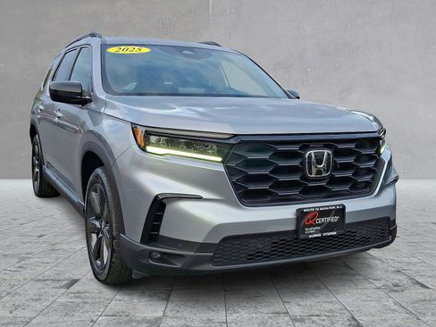 Used 2025 Honda Pilot Sport image 2