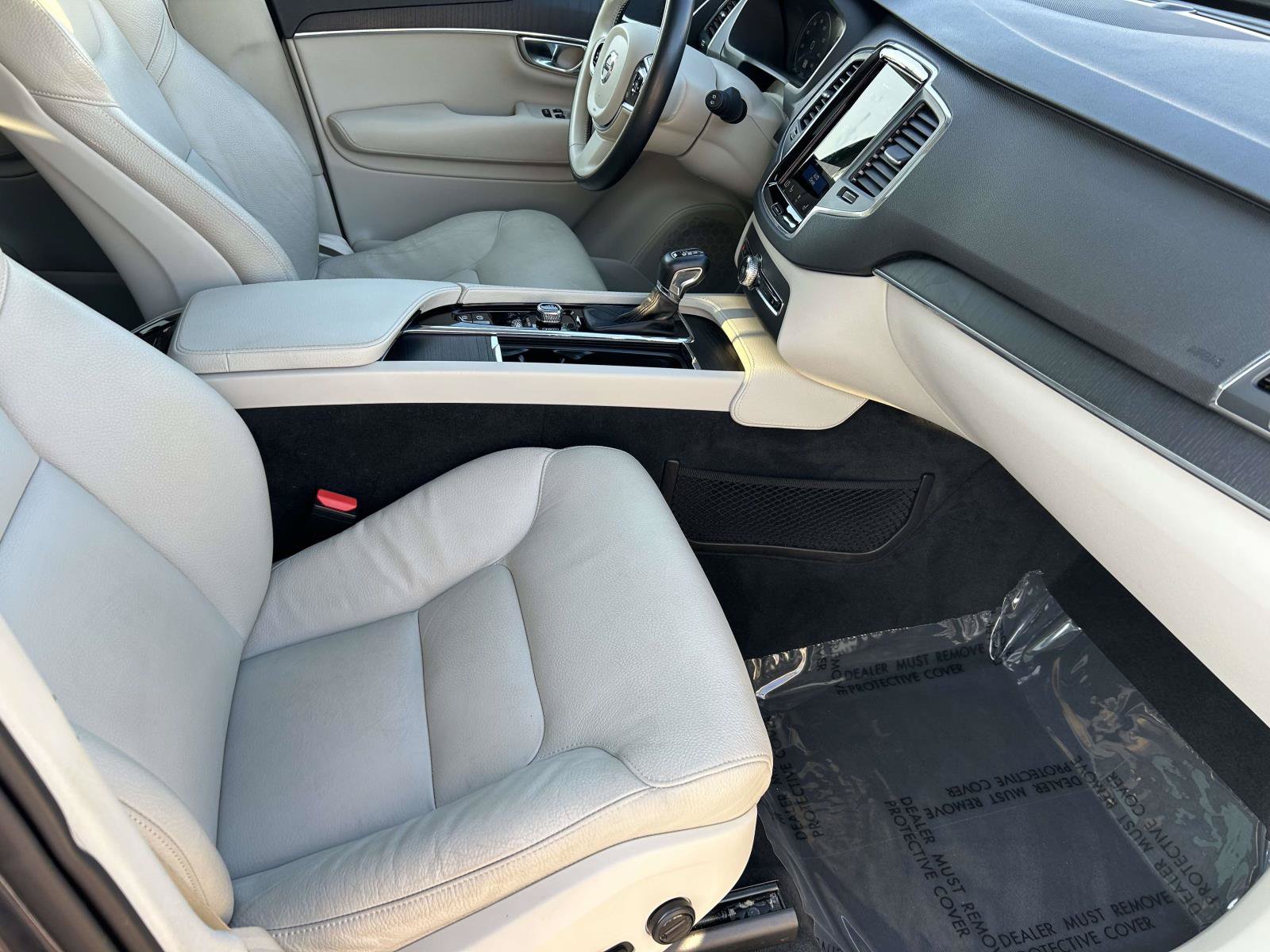 Used 2020 Volvo XC90 T6 Momentum w/ Protection Package Premier AWD/4WD image 12