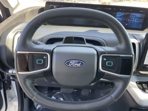 Used 2025 Ford Expedition Active image 13