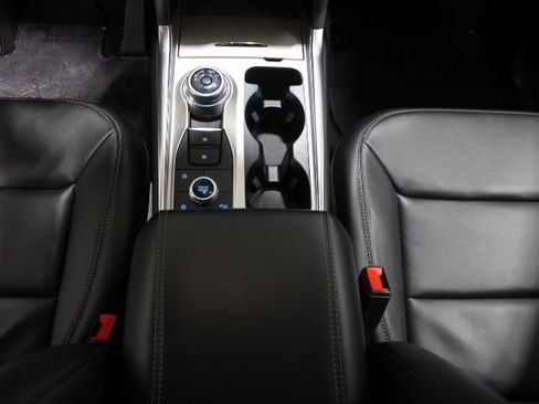 Used 2023 Ford Explorer XLT w/ Equipment Group 202A image 34