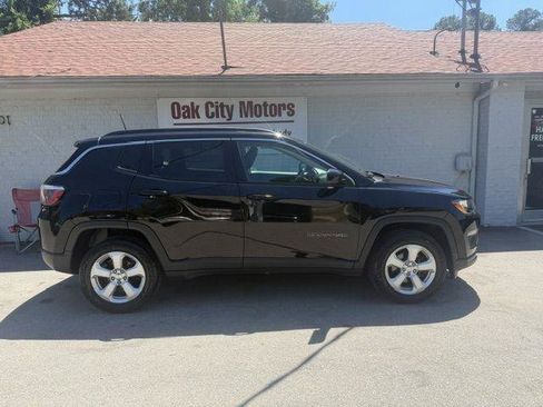 Used 2019 Jeep Compass Latitude w/ Popular Equipment Group AWD/4WD image 4
