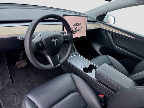 Used 2023 Tesla Model Y Long Range AWD/4WD image 7