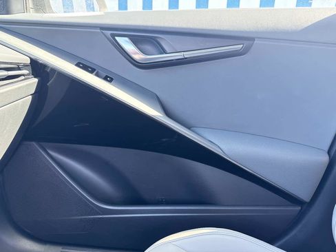 Used 2023 Kia Niro EX image 22