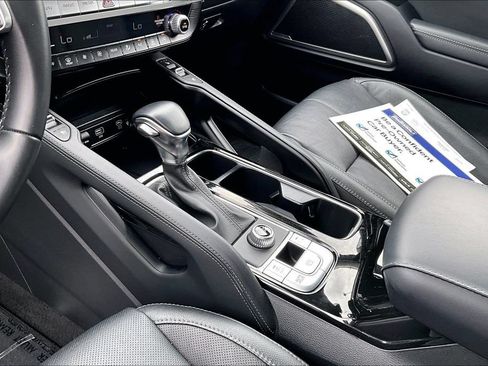 Used 2024 Kia Telluride EX w/ EX Captain's Chair Package FWD image 10