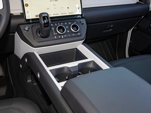 New 2026 Land Rover Defender 110 X-Dynamic SE AWD/4WD image 34