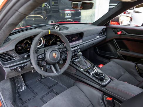 Certified 2025 Porsche 911 GT3 RS RWD image 4