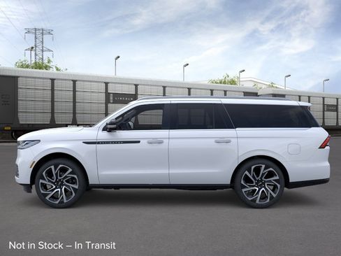 New 2026 Lincoln Navigator L Black Label AWD/4WD image 3