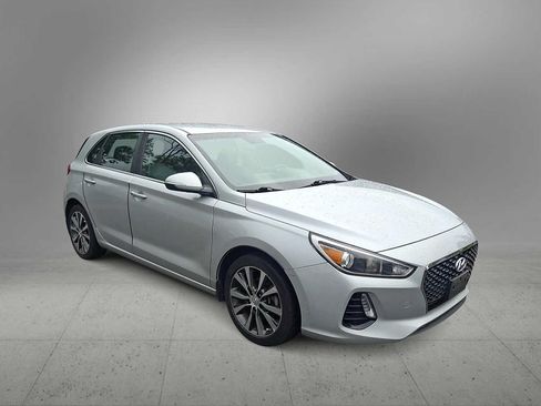 Used 2018 Hyundai Elantra GT w/ Style Package 02 FWD image 2
