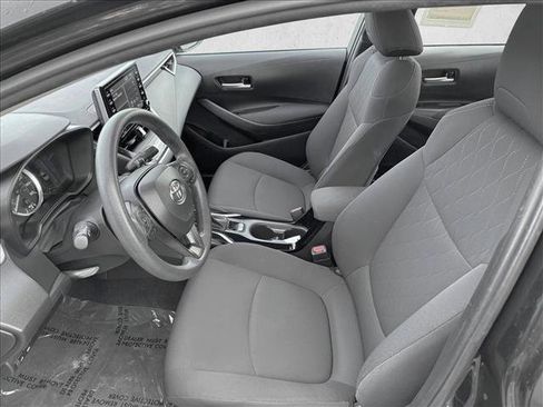 Used 2021 Toyota Corolla LE image 9
