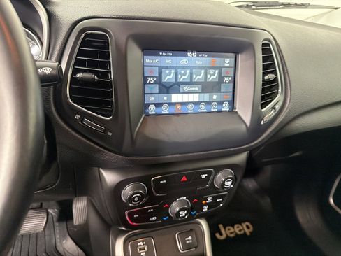 Used 2020 Jeep Compass Latitude w/ Popular Equipment Group FWD image 16