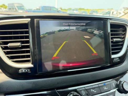 Used 2023 Chrysler Pacifica Touring-L FWD image 25