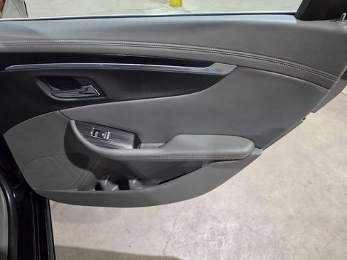 Used 2019 Chevrolet Impala LT FWD image 29