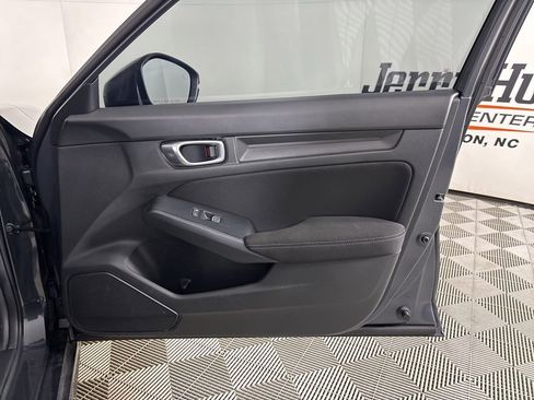 Used 2025 Honda Civic Sport image 26