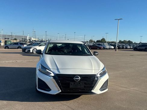 Certified 2025 Nissan Altima 2.5 SV FWD image 4