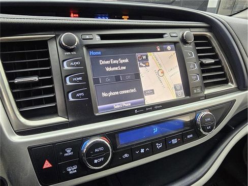 Used 2019 Toyota Highlander XLE image 17