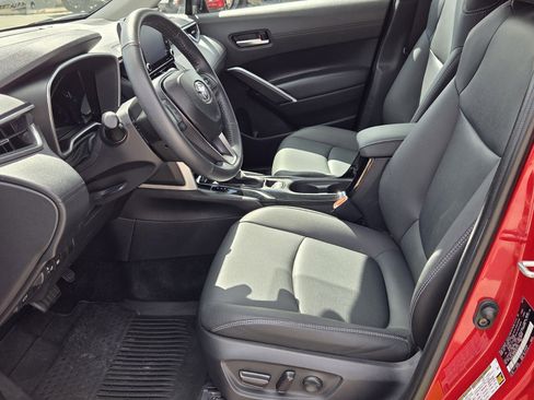 Certified 2022 Toyota Corolla Cross XLE w/ Convenience Package image 4