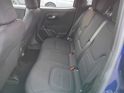 Used 2021 Jeep Renegade Latitude w/ Convenience Group AWD/4WD image 17