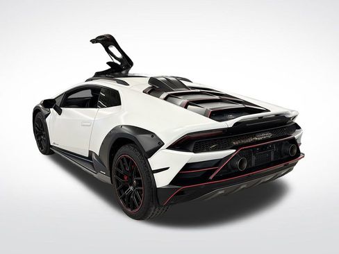Used 2023 Lamborghini Huracan Sterrato image 3