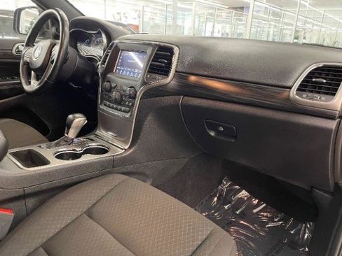 Used 2021 Jeep Grand Cherokee Laredo AWD/4WD image 8