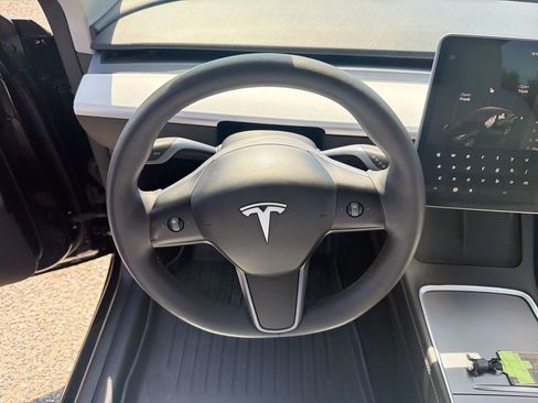 Used 2024 Tesla Model Y Long Range RWD image 11
