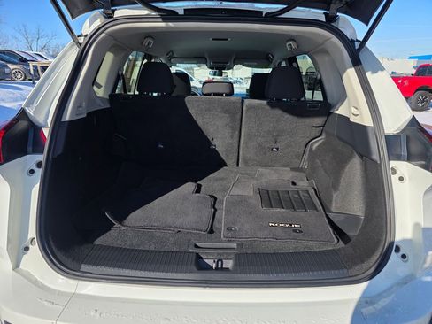 Used 2024 Nissan Rogue S image 14
