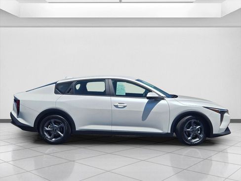 Used 2025 Kia K4 FWD image 4